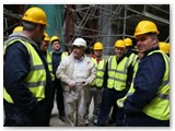29 Master Plasterer George O'Malley talks to a group of students in the Traditional Skills Training Course