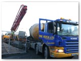 04 Another lorry gets in position