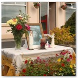 04 Corpus Christi - altar in front of home