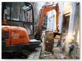 04 It empties the debris into a another pile
