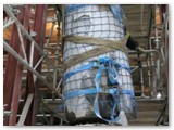 04 The pillar is lifted by a mechanised pulley