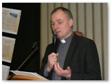 05 Fr Tom Healy during his talk on the night