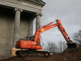 07 The earth extracted is piled high at the front of the Cathedral