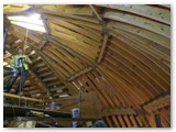 08 Artificial light shines through from above the space between the ceiling and the completed roof