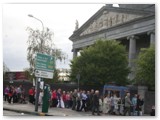 10 The procession in front of the Cathedral