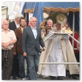 12 Corpus Christi procession - canopy carried by Cathedral Stewards and members of local GAA clubs